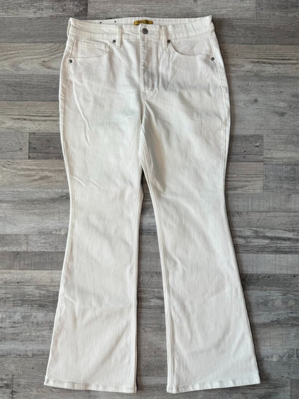 Shyanne White Celeste High Rise Bootcut Jeans Size 33x32 High Rise B41